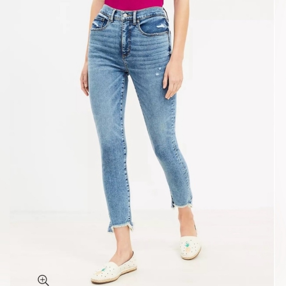 Loft ‘The Skinny’ Cropped Distressed Blue Jeans 29/8 EUC